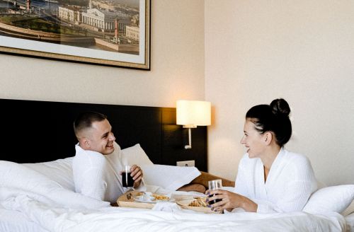 PROFITABLE EARLY BOOKING